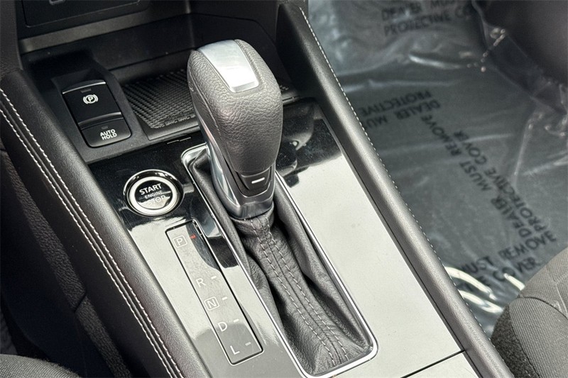 Nissan Kicks Vehicle Full-screen Gallery Image 20