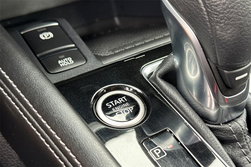 Nissan Kicks Vehicle Full-screen Gallery Image 21