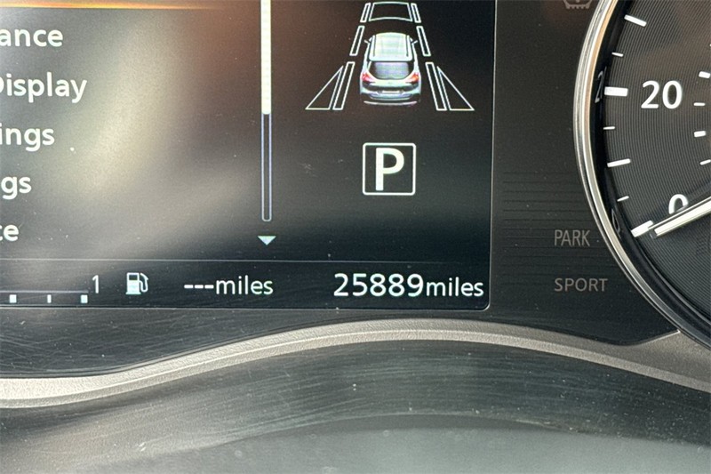 Nissan Kicks Vehicle Full-screen Gallery Image 24