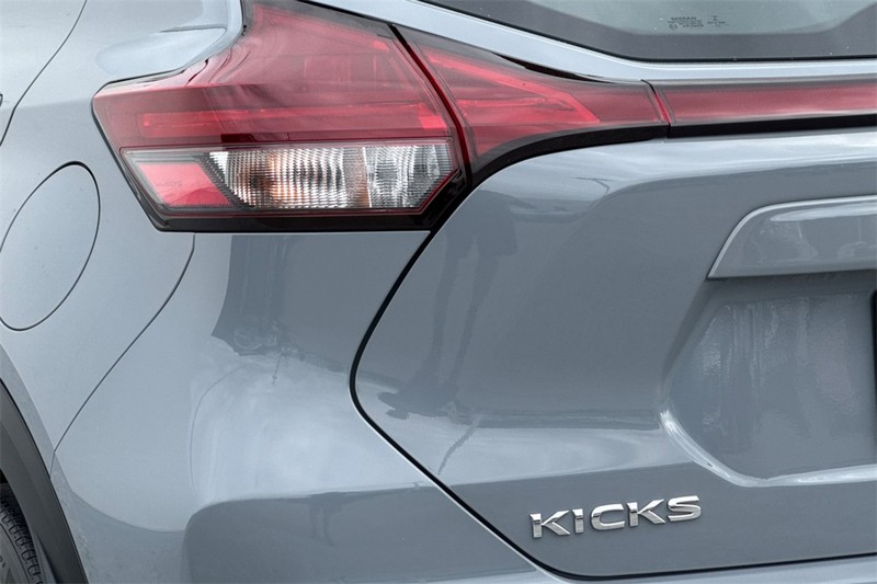 Nissan Kicks Vehicle Full-screen Gallery Image 26