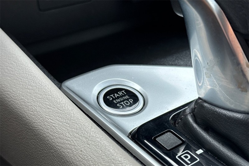 Nissan Altima Vehicle Full-screen Gallery Image 21