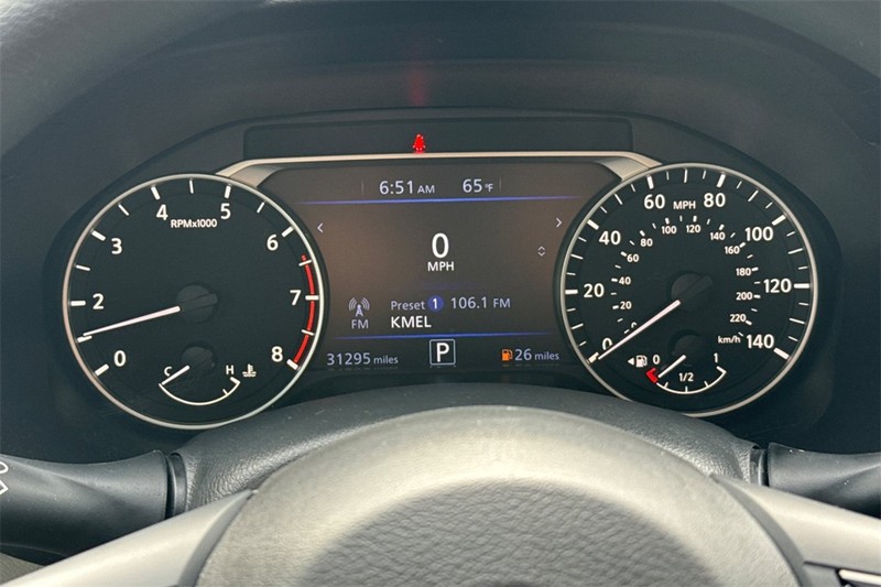 Nissan Altima Vehicle Full-screen Gallery Image 23