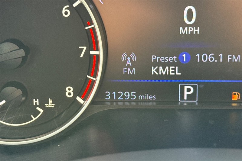 Nissan Altima Vehicle Full-screen Gallery Image 24