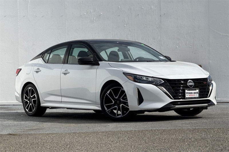 Nissan Sentra Vehicle Full-screen Gallery Image 02