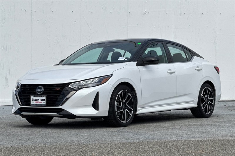 Nissan Sentra Vehicle Full-screen Gallery Image 08