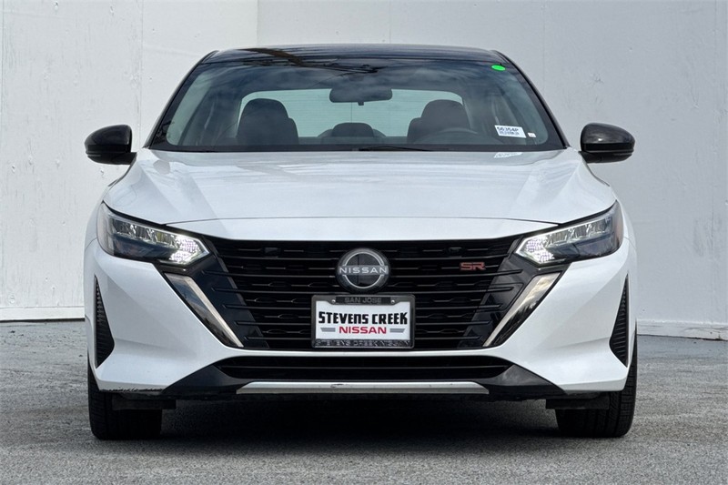 Nissan Sentra Vehicle Full-screen Gallery Image 09