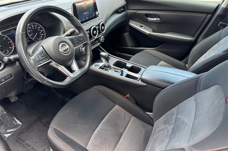 Nissan Sentra Vehicle Full-screen Gallery Image 10