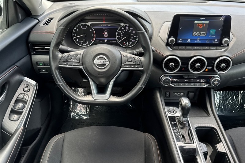 Nissan Sentra Vehicle Full-screen Gallery Image 14