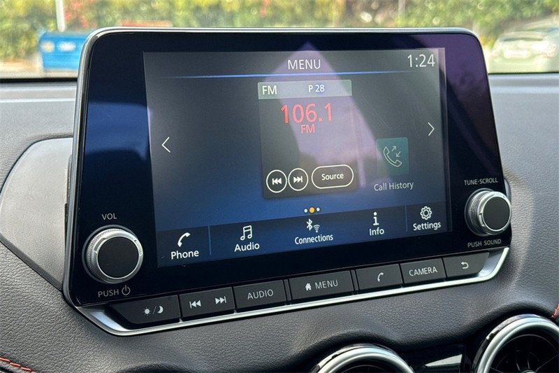 Nissan Sentra Vehicle Full-screen Gallery Image 17