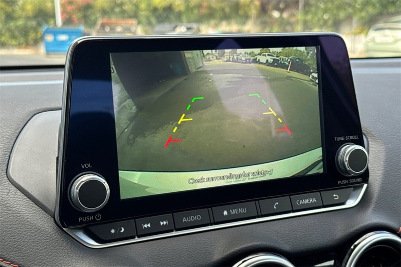 Nissan Sentra Vehicle Full-screen Gallery Image 18