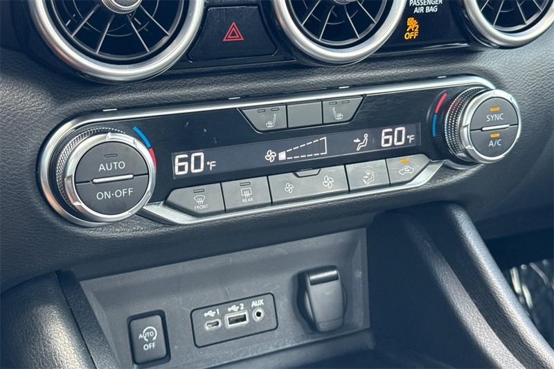 Nissan Sentra Vehicle Full-screen Gallery Image 19