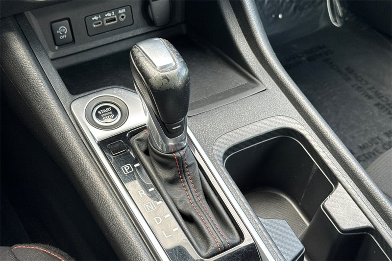 Nissan Sentra Vehicle Full-screen Gallery Image 20