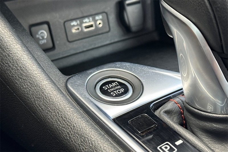 Nissan Sentra Vehicle Full-screen Gallery Image 21