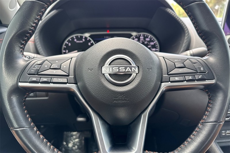 Nissan Sentra Vehicle Full-screen Gallery Image 22