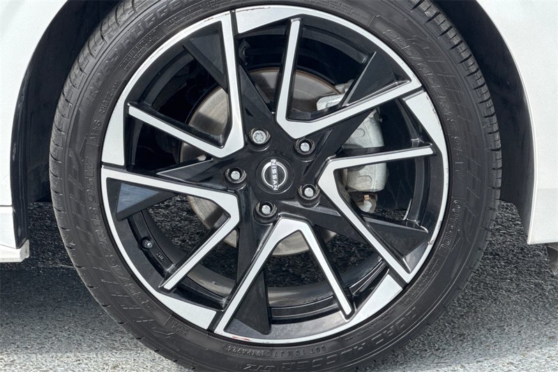 Nissan Sentra Vehicle Full-screen Gallery Image 25