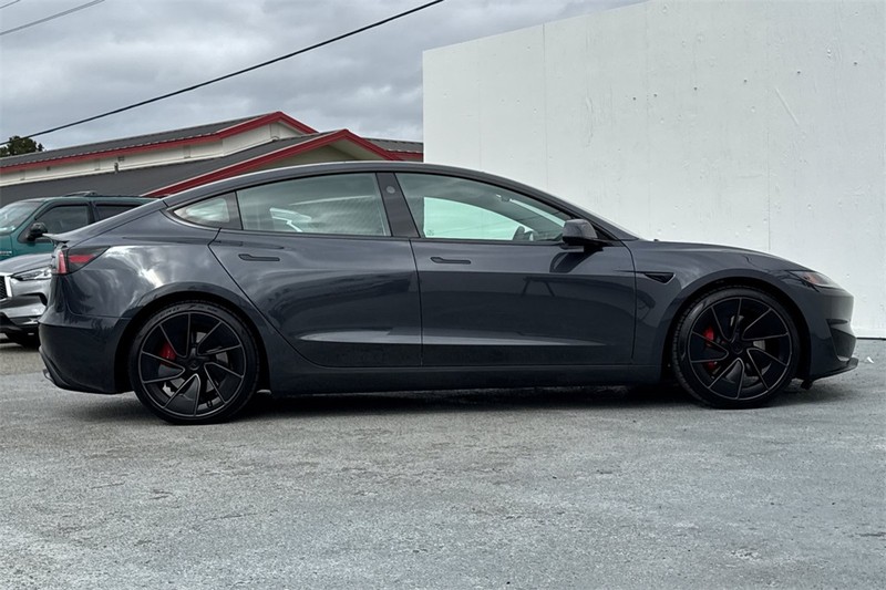 Tesla Model 3 Vehicle Full-screen Gallery Image 03