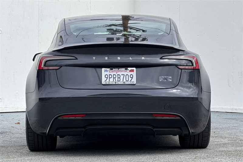 Tesla Model 3 Vehicle Full-screen Gallery Image 05