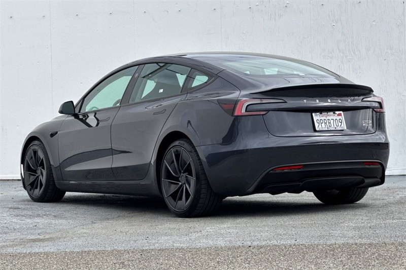 Tesla Model 3 Vehicle Full-screen Gallery Image 06