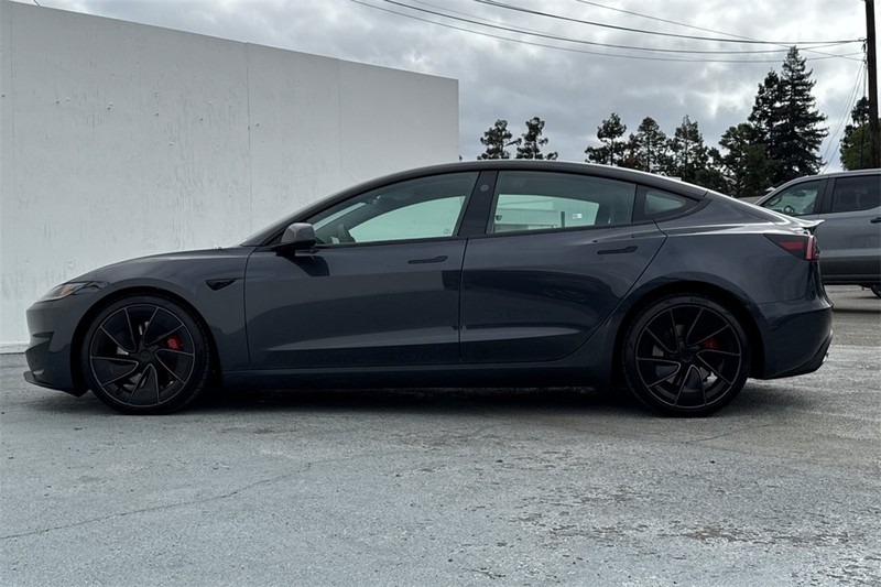 Tesla Model 3 Vehicle Full-screen Gallery Image 07