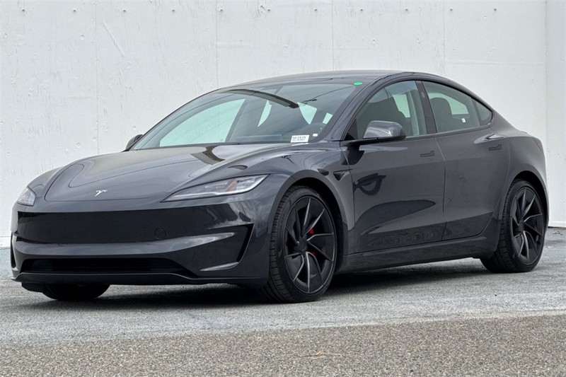 Tesla Model 3 Vehicle Full-screen Gallery Image 08