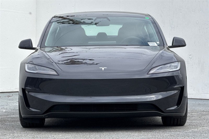 Tesla Model 3 Vehicle Full-screen Gallery Image 09