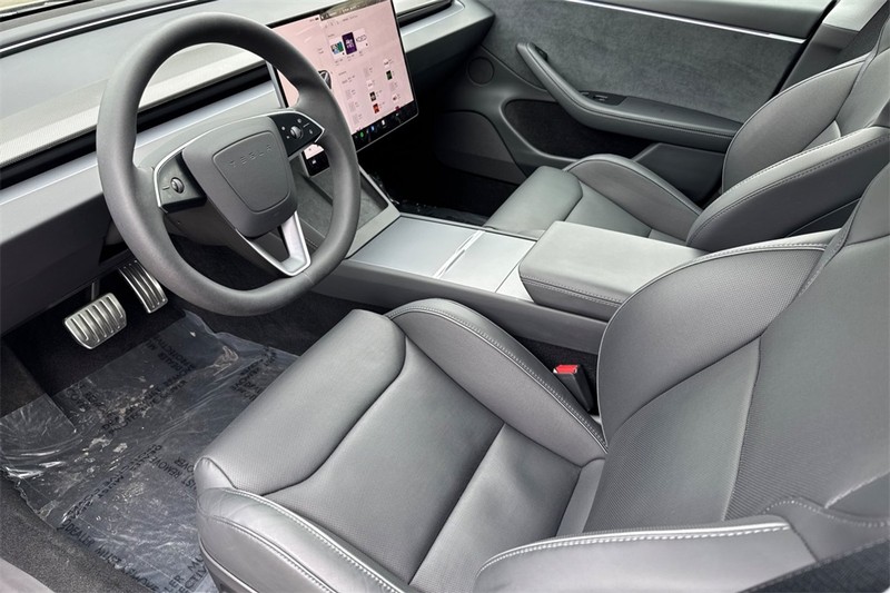 Tesla Model 3 Vehicle Full-screen Gallery Image 10