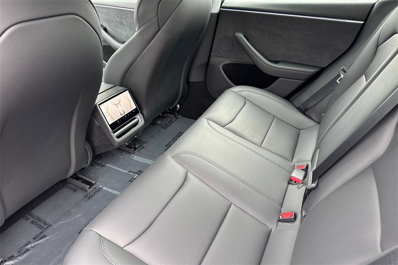 Tesla Model 3 Vehicle Full-screen Gallery Image 12