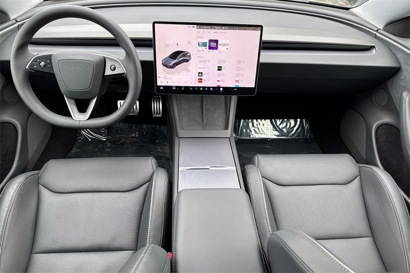Tesla Model 3 Vehicle Full-screen Gallery Image 13