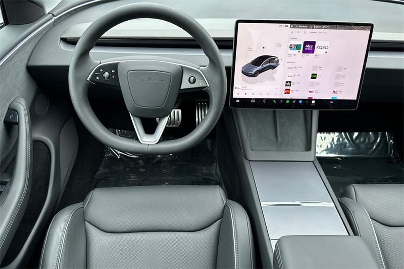 Tesla Model 3 Vehicle Full-screen Gallery Image 14