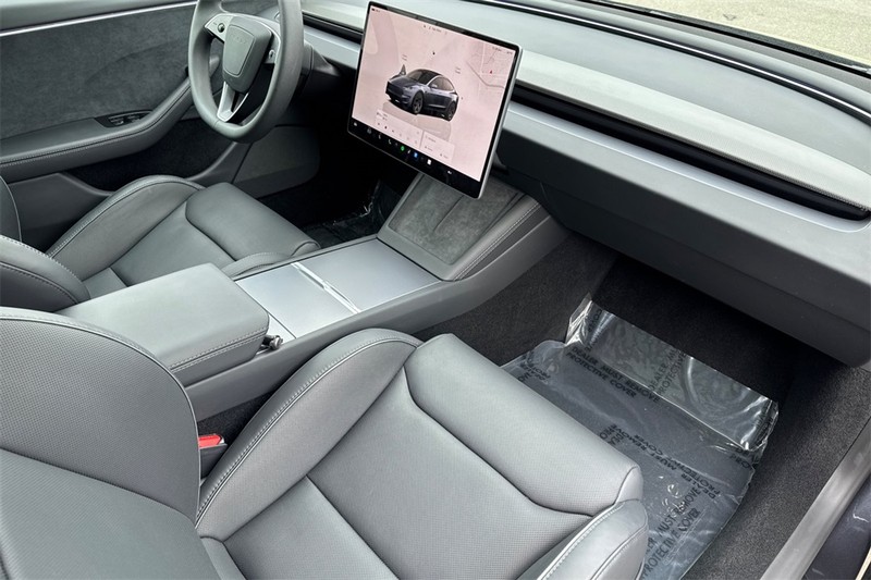 Tesla Model 3 Vehicle Full-screen Gallery Image 15