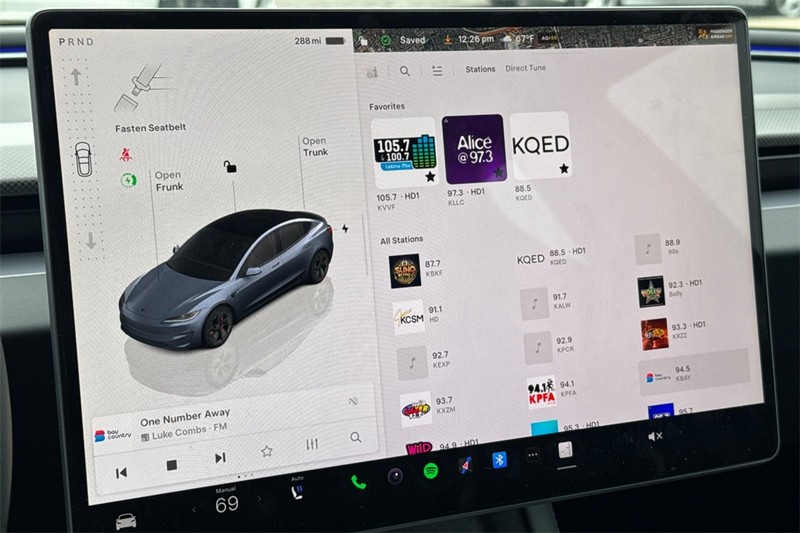 Tesla Model 3 Vehicle Full-screen Gallery Image 17