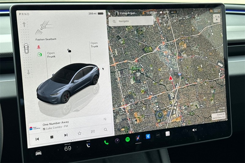 Tesla Model 3 Vehicle Full-screen Gallery Image 18