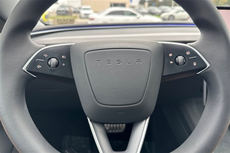 Tesla Model 3 Vehicle Full-screen Gallery Image 22
