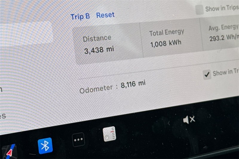 Tesla Model 3 Vehicle Full-screen Gallery Image 24