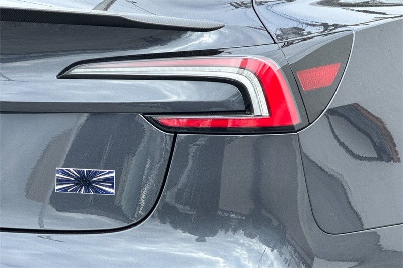 Tesla Model 3 Vehicle Full-screen Gallery Image 26