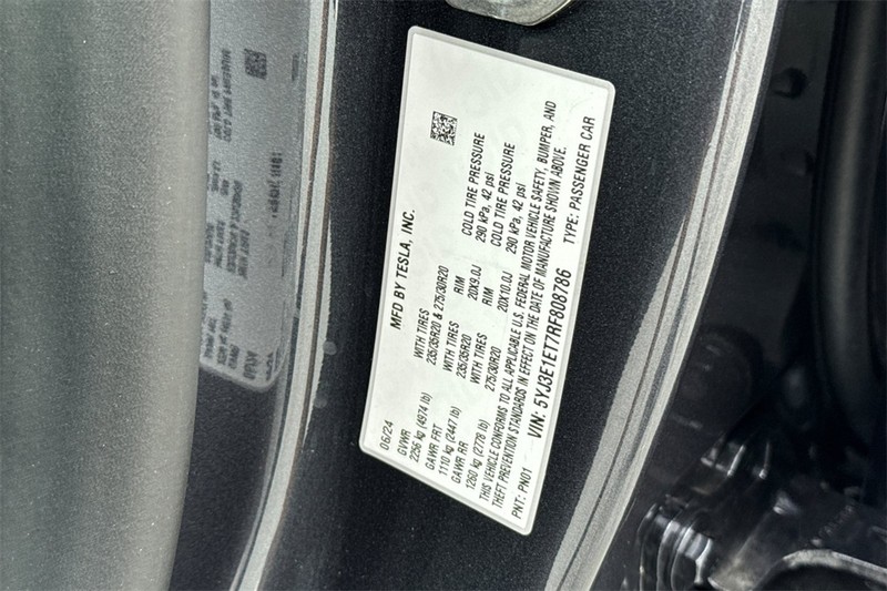 Tesla Model 3 Vehicle Full-screen Gallery Image 28