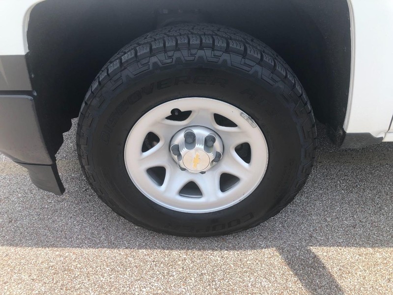 Chevrolet Silverado 1500 Vehicle Full-screen Gallery Image 12