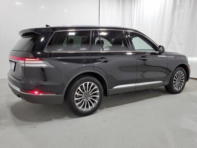 Lincoln Aviator Vehicle Full-screen Gallery Image 3