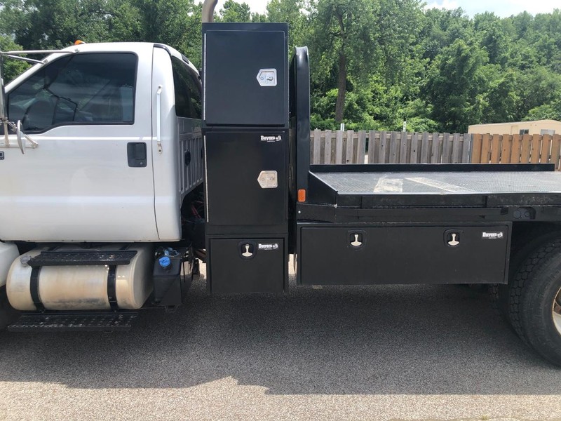 Ford Super Duty F-750 Straight Frame Vehicle Full-screen Gallery Image 3