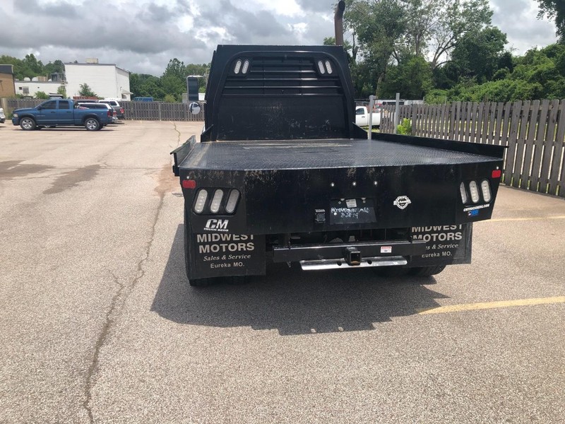 Ford Super Duty F-750 Straight Frame Vehicle Full-screen Gallery Image 4