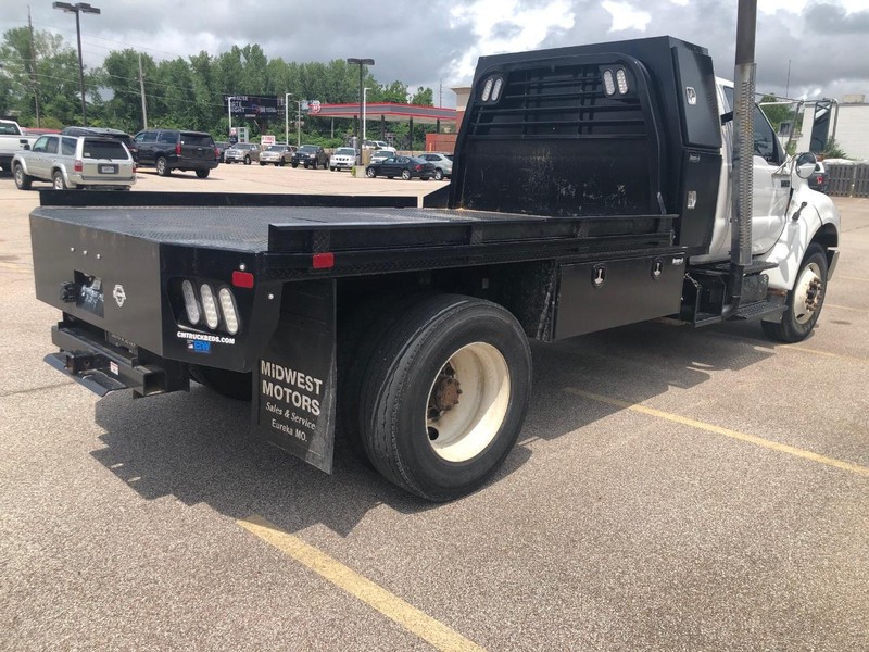 Ford Super Duty F-750 Straight Frame Vehicle Full-screen Gallery Image 6