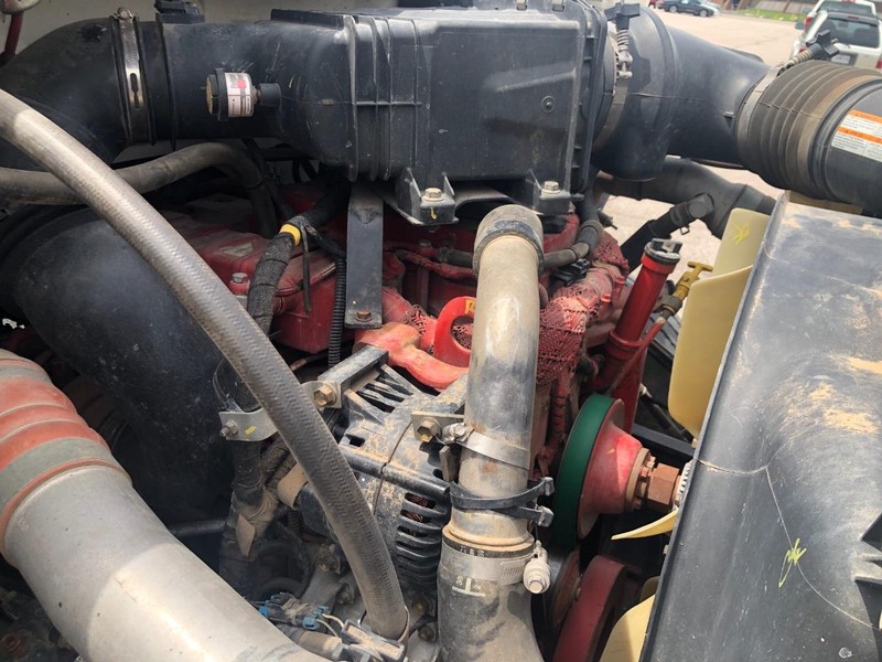 Ford Super Duty F-750 Straight Frame Vehicle Full-screen Gallery Image 10