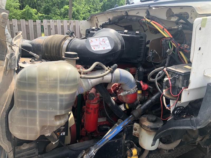 Ford Super Duty F-750 Straight Frame Vehicle Full-screen Gallery Image 11