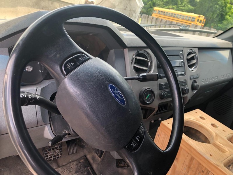 Ford Super Duty F-750 Straight Frame Vehicle Full-screen Gallery Image 12