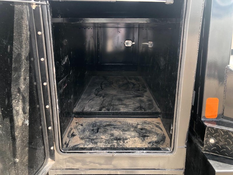 Ford Super Duty F-750 Straight Frame Vehicle Full-screen Gallery Image 16