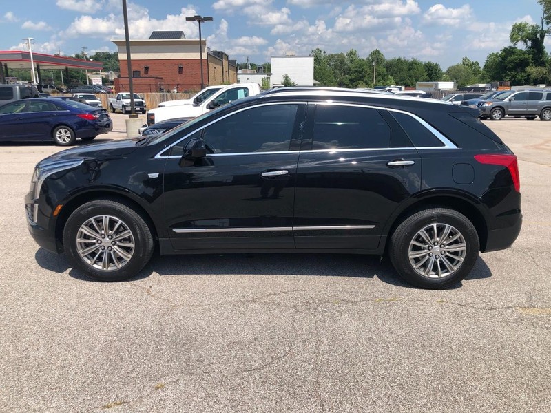 Cadillac XT5 Vehicle Full-screen Gallery Image 2