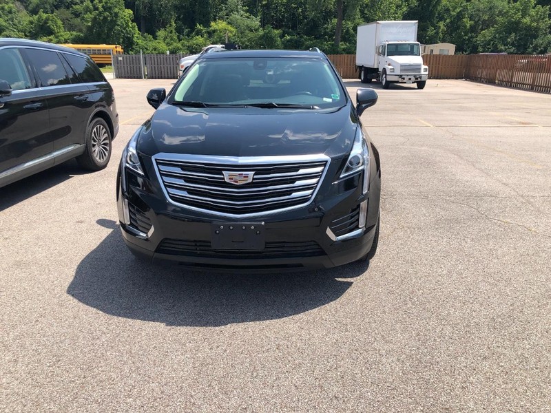 Cadillac XT5 Vehicle Full-screen Gallery Image 3