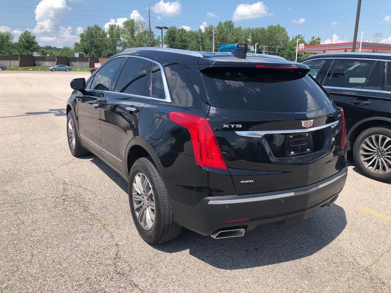 Cadillac XT5 Vehicle Full-screen Gallery Image 4