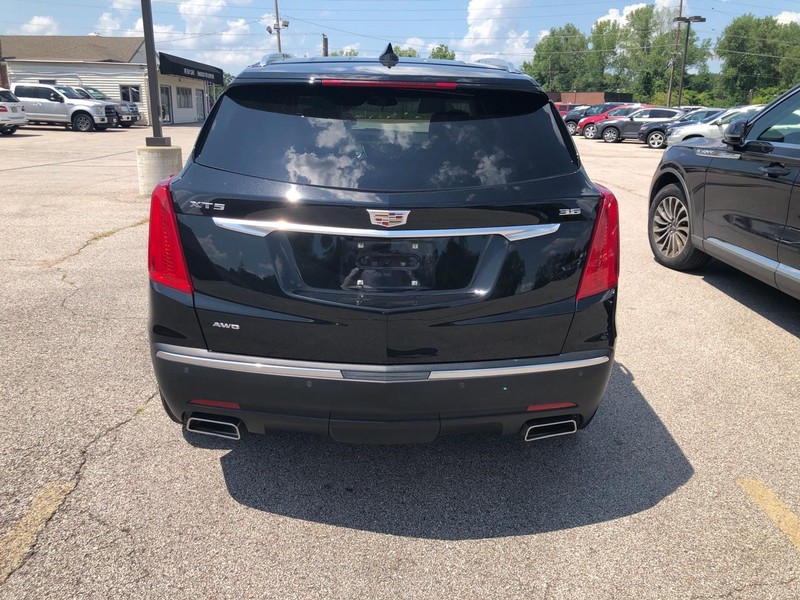 Cadillac XT5 Vehicle Full-screen Gallery Image 5