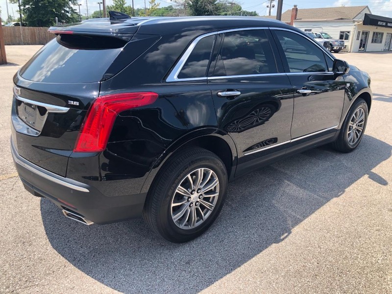 Cadillac XT5 Vehicle Full-screen Gallery Image 7